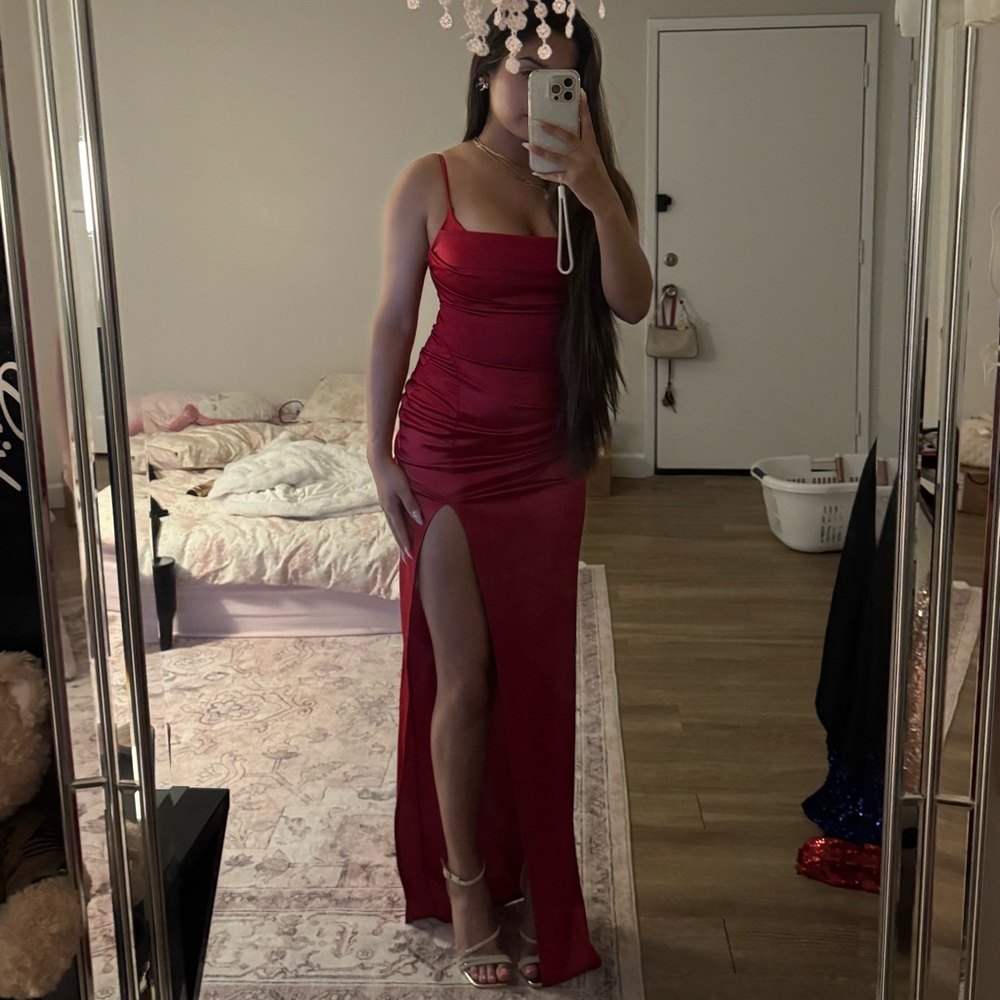 Windsor Elegant Burgundy Maxi Dress